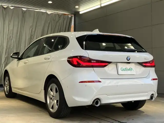 ＢＭＷ １１８ｄ プレイ エディションジョイ+ 東京都 2021(令3)年 0.7万km アルピンホワイトⅢ 1オーナー/ドライビングアシスト/・レーンディパーチャーウォーニング/・レーンチェンジウォーニング/・前車接近警告機能/・衝突回避/被害軽減ブレーキ/・後車衝突警告機能/・クロストラフィックウォーニング（リア）/・トラフィックアシスト/純正HDDナビゲーション/Bカメラ/ETC/ドライブレコーダー/LEDヘッドライト・フォグライト/バックフォグライト/スマートキー/スポーツモード/クルーズコントロール/置くだけ充電/USB/走行7030km