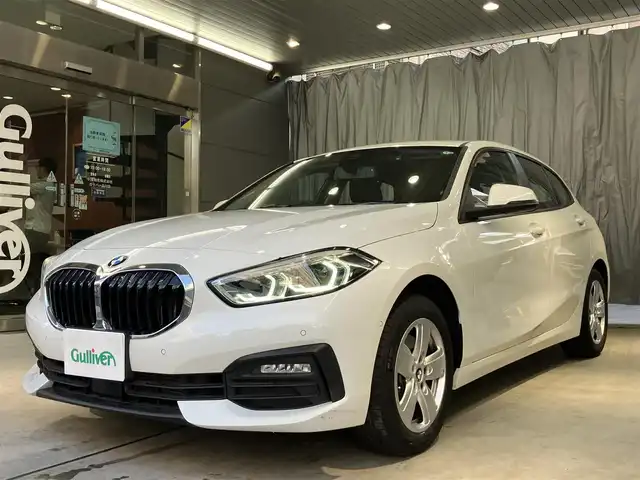 ＢＭＷ １１８ｄ プレイ エディションジョイ+ 東京都 2021(令3)年 0.7万km アルピンホワイトⅢ 1オーナー/ドライビングアシスト/・レーンディパーチャーウォーニング/・レーンチェンジウォーニング/・前車接近警告機能/・衝突回避/被害軽減ブレーキ/・後車衝突警告機能/・クロストラフィックウォーニング（リア）/・トラフィックアシスト/純正HDDナビゲーション/Bカメラ/ETC/ドライブレコーダー/LEDヘッドライト・フォグライト/バックフォグライト/スマートキー/スポーツモード/クルーズコントロール/置くだけ充電/USB/走行7030km