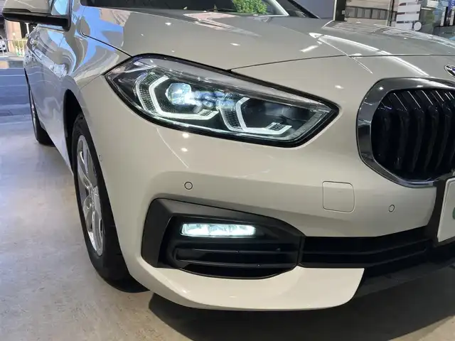 ＢＭＷ １１８ｄ プレイ エディションジョイ+ 東京都 2021(令3)年 0.7万km アルピンホワイトⅢ 1オーナー/ドライビングアシスト/・レーンディパーチャーウォーニング/・レーンチェンジウォーニング/・前車接近警告機能/・衝突回避/被害軽減ブレーキ/・後車衝突警告機能/・クロストラフィックウォーニング（リア）/・トラフィックアシスト/純正HDDナビゲーション/Bカメラ/ETC/ドライブレコーダー/LEDヘッドライト・フォグライト/バックフォグライト/スマートキー/スポーツモード/クルーズコントロール/置くだけ充電/USB/走行7030km