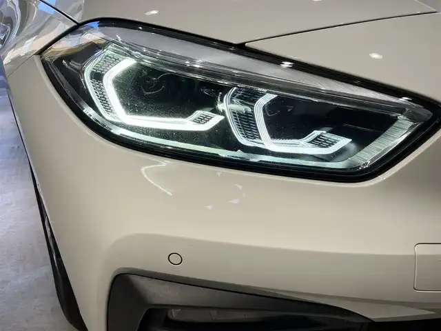 ＢＭＷ １１８ｄ プレイ エディションジョイ+ 東京都 2021(令3)年 0.7万km アルピンホワイトⅢ 1オーナー/ドライビングアシスト/・レーンディパーチャーウォーニング/・レーンチェンジウォーニング/・前車接近警告機能/・衝突回避/被害軽減ブレーキ/・後車衝突警告機能/・クロストラフィックウォーニング（リア）/・トラフィックアシスト/純正HDDナビゲーション/Bカメラ/ETC/ドライブレコーダー/LEDヘッドライト・フォグライト/バックフォグライト/スマートキー/スポーツモード/クルーズコントロール/置くだけ充電/USB/走行7030km
