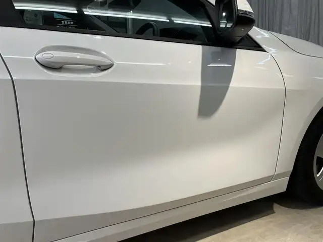 ＢＭＷ １１８ｄ プレイ エディションジョイ+ 東京都 2021(令3)年 0.7万km アルピンホワイトⅢ 1オーナー/ドライビングアシスト/・レーンディパーチャーウォーニング/・レーンチェンジウォーニング/・前車接近警告機能/・衝突回避/被害軽減ブレーキ/・後車衝突警告機能/・クロストラフィックウォーニング（リア）/・トラフィックアシスト/純正HDDナビゲーション/Bカメラ/ETC/ドライブレコーダー/LEDヘッドライト・フォグライト/バックフォグライト/スマートキー/スポーツモード/クルーズコントロール/置くだけ充電/USB/走行7030km