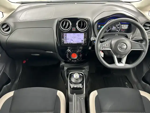 日産 ノート e－パワー X Vセレクション 愛知県 2020(令2)年 8万km ブリリアントホワイトパール 純正ＳＤメモリナビ【MM319D-W】/（Bluetooth・フルセグ・CD・DVD）/インテリジェントアラウンドビューモニター/インテリジェントエマージェンシーブレーキ/・車線逸脱警報/・踏み間違い防止/・フロント/バックソナー/ETC/ドライブレコーダー/インテリジェントルームミラー/純正6本スポーク15インチアルミホイール/横滑り防止機能/LEDヘッドライト/純正フロアマット/プッシュスタート/スマートキー
