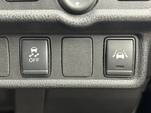 日産 ノート e－パワー X Vセレクション 愛知県 2020(令2)年 8万km ブリリアントホワイトパール 純正ＳＤメモリナビ【MM319D-W】/（Bluetooth・フルセグ・CD・DVD）/インテリジェントアラウンドビューモニター/インテリジェントエマージェンシーブレーキ/・車線逸脱警報/・踏み間違い防止/・フロント/バックソナー/ETC/ドライブレコーダー/インテリジェントルームミラー/純正6本スポーク15インチアルミホイール/横滑り防止機能/LEDヘッドライト/純正フロアマット/プッシュスタート/スマートキー