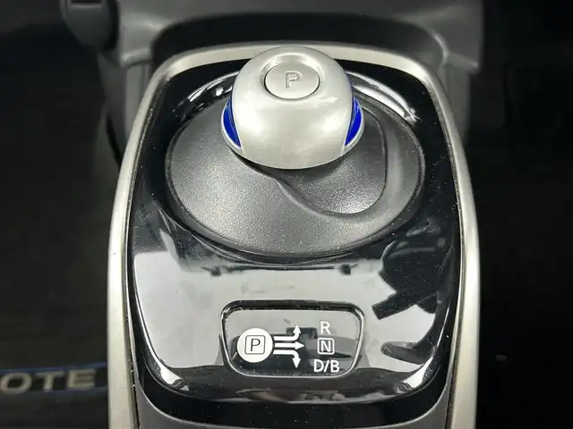 日産 ノート e－パワー X Vセレクション 愛知県 2020(令2)年 8万km ブリリアントホワイトパール 純正ＳＤメモリナビ【MM319D-W】/（Bluetooth・フルセグ・CD・DVD）/インテリジェントアラウンドビューモニター/インテリジェントエマージェンシーブレーキ/・車線逸脱警報/・踏み間違い防止/・フロント/バックソナー/ETC/ドライブレコーダー/インテリジェントルームミラー/純正6本スポーク15インチアルミホイール/横滑り防止機能/LEDヘッドライト/純正フロアマット/プッシュスタート/スマートキー