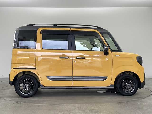 スズキ スペーシア ギア HYBRID XZターボ 兵庫県 2021(令3)年 3.2万km アクティブイエロー/ガンメタリック2トーン ・純正8インチナビ/CD/DVD/BT/SD/TV/・全方位モニター/・ビルトインETC/・ヘッドアップディスプレイ/・スズキセーフティサポート/・デュアルカメラブレーキサポート/・誤発進抑制機能/・車線逸脱警報機能/・ふらつき警報機能/・先行車発進お知らせ機能/・アダプティブクルーズコントロール/・ハイビームアシスト/・LEDヘッドライト/・後退時ブレーキサポート/・後方誤発進抑制機能/・リヤパーキングセンサー/・革巻きステアリング/・パドルシフト/・シートヒーター/・前後ドライブレコーダー/・両側パワースライドドア/・社外アルミホイール/・ルーフレール/・純正フロアマット/・スマートキー/・スペアキー