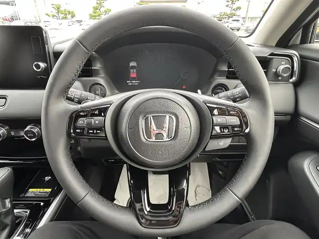 ホンダ ヴェゼル ハイブリッド e:HEV Z 岡山県 2025(令7)年 0.1千km プラチナホワイトパール 登録時走行距離3km/登録済未使用車/純正9インチナビ/フルセグTV(AM.FM.TV.BT)/バックカメラ/ビルトインETC2.0/ブラインドスポットモニター/シートヒーター/ステアリングヒーター/クリアランスソナー/衝突軽減ブレーキ/レーダークルーズコントロール/レーンキープアシスト/ダウンヒルアシストコントロール/横滑り防止装置/オートライト/アイドリングストップ/パワーバックドア/ワイヤレス充電/18インチ純正AW
