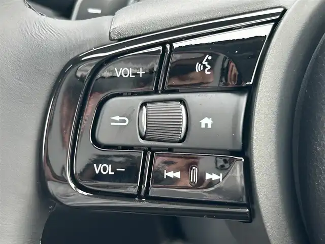 ホンダ ヴェゼル ハイブリッド e:HEV Z 岡山県 2025(令7)年 0.1千km プラチナホワイトパール 登録時走行距離3km/登録済未使用車/純正9インチナビ/フルセグTV(AM.FM.TV.BT)/バックカメラ/ビルトインETC2.0/ブラインドスポットモニター/シートヒーター/ステアリングヒーター/クリアランスソナー/衝突軽減ブレーキ/レーダークルーズコントロール/レーンキープアシスト/ダウンヒルアシストコントロール/横滑り防止装置/オートライト/アイドリングストップ/パワーバックドア/ワイヤレス充電/18インチ純正AW