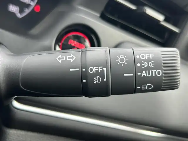 ホンダ ヴェゼル ハイブリッド e:HEV Z 岡山県 2025(令7)年 0.1千km プラチナホワイトパール 登録時走行距離3km/登録済未使用車/純正9インチナビ/フルセグTV(AM.FM.TV.BT)/バックカメラ/ビルトインETC2.0/ブラインドスポットモニター/シートヒーター/ステアリングヒーター/クリアランスソナー/衝突軽減ブレーキ/レーダークルーズコントロール/レーンキープアシスト/ダウンヒルアシストコントロール/横滑り防止装置/オートライト/アイドリングストップ/パワーバックドア/ワイヤレス充電/18インチ純正AW