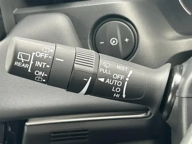 ホンダ ヴェゼル ハイブリッド e:HEV Z 岡山県 2025(令7)年 0.1千km プラチナホワイトパール 登録時走行距離3km/登録済未使用車/純正9インチナビ/フルセグTV(AM.FM.TV.BT)/バックカメラ/ビルトインETC2.0/ブラインドスポットモニター/シートヒーター/ステアリングヒーター/クリアランスソナー/衝突軽減ブレーキ/レーダークルーズコントロール/レーンキープアシスト/ダウンヒルアシストコントロール/横滑り防止装置/オートライト/アイドリングストップ/パワーバックドア/ワイヤレス充電/18インチ純正AW