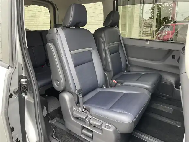 日産 セレナ e－パワー ルキシオン 群馬県 2023(令5)年 7.9万km ブリリアントシルバー 安全性能/・プロパイロット/・車線変更支援/・前方衝突防止支援/・踏み間違い衝突防止支援/・車線維持支援/・車線逸脱防止支援/・後側方衝突防止支援/・標識認識/・駐車支援/・プロパイロットパーキング/純正12.3インチナビ/　　フルセグ/Bluetooth/    FM/AM/USB/HDMI/    AppleCarPlay/AndroidAuto/フリップダウンモニター/アラウンドビューモニター/フロントダイナミックパック装着/両側ハンズフリーパワースライドドア/デジタルインナーミラー/1，2列目シートヒーター/オートLEDヘッドライト/ヘッドアップディスプレイ/ルーフスポイラー/シーケンシャルドアミラー/バックビュー雨滴クリーナー/スマートキー2本/プロパイロットリモートパーキング（キー有）/純正前後ドライブレコーダー/ビルドインETC2.0