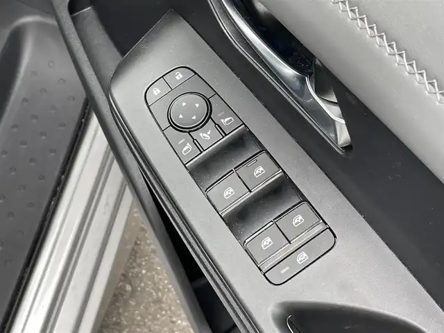 日産 セレナ e－パワー ルキシオン 群馬県 2023(令5)年 7.9万km ブリリアントシルバー 安全性能/・プロパイロット/・車線変更支援/・前方衝突防止支援/・踏み間違い衝突防止支援/・車線維持支援/・車線逸脱防止支援/・後側方衝突防止支援/・標識認識/・駐車支援/・プロパイロットパーキング/純正12.3インチナビ/　　フルセグ/Bluetooth/    FM/AM/USB/HDMI/    AppleCarPlay/AndroidAuto/フリップダウンモニター/アラウンドビューモニター/フロントダイナミックパック装着/両側ハンズフリーパワースライドドア/デジタルインナーミラー/1，2列目シートヒーター/オートLEDヘッドライト/ヘッドアップディスプレイ/ルーフスポイラー/シーケンシャルドアミラー/バックビュー雨滴クリーナー/スマートキー2本/プロパイロットリモートパーキング（キー有）/純正前後ドライブレコーダー/ビルドインETC2.0