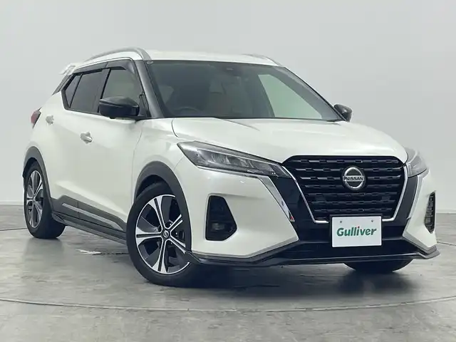 日産 キックス X ツートーンインテリアED 群馬県 2020(令2)年 5.8万km ブリリアントホワイトパール 純正９型ナビ　フルセグＴＶ　全周囲カメラ　デジタルインナーミラー　シートヒーター　ハンドルヒーター　衝突被害軽減ブレーキ　アダプティブクルーズコントール　車高調　ＥＴＣ　前方ドラレコ　ＬＥＤ　禁煙車