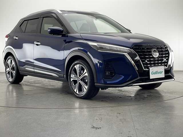 日産 キックス X 宮崎県 2020(令2)年 4.5万km ダークブルー 禁煙車/エマージェンシーブレーキ/純正9型ナビTV/（CD/DVD/Bluetooth/FMAM/フルセグTV)/純正ビルトインETC/純正LEDオートライト/純正LEDフォグ/純正17インチアルミ/純正フロアマット/プロパイロット/アラウンドビューモニター/レーンディパーチャーアラート/オートマチックハイビーム/デジタルインナーミラー/クリアランスソナー/ハーフレザーシート/前席シートヒーター/ステアリングヒーター/電子パーキング/オートホールド/オートエアコン/本革巻ハンドル/スマートキー/プッシュエンジンスタート/スペアキー/新車時保証書/取扱い説明書