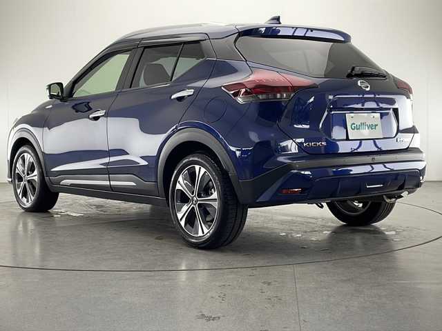 日産 キックス X 宮崎県 2020(令2)年 4.5万km ダークブルー 禁煙車/エマージェンシーブレーキ/純正9型ナビTV/（CD/DVD/Bluetooth/FMAM/フルセグTV)/純正ビルトインETC/純正LEDオートライト/純正LEDフォグ/純正17インチアルミ/純正フロアマット/プロパイロット/アラウンドビューモニター/レーンディパーチャーアラート/オートマチックハイビーム/デジタルインナーミラー/クリアランスソナー/ハーフレザーシート/前席シートヒーター/ステアリングヒーター/電子パーキング/オートホールド/オートエアコン/本革巻ハンドル/スマートキー/プッシュエンジンスタート/スペアキー/新車時保証書/取扱い説明書