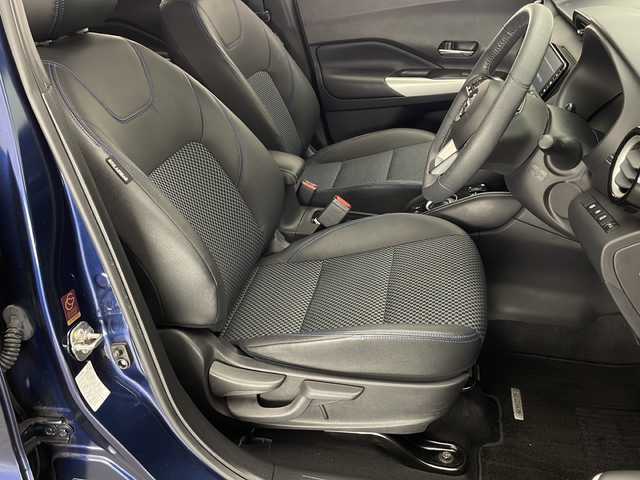 日産 キックス X 宮崎県 2020(令2)年 4.5万km ダークブルー 禁煙車/エマージェンシーブレーキ/純正9型ナビTV/（CD/DVD/Bluetooth/FMAM/フルセグTV)/純正ビルトインETC/純正LEDオートライト/純正LEDフォグ/純正17インチアルミ/純正フロアマット/プロパイロット/アラウンドビューモニター/レーンディパーチャーアラート/オートマチックハイビーム/デジタルインナーミラー/クリアランスソナー/ハーフレザーシート/前席シートヒーター/ステアリングヒーター/電子パーキング/オートホールド/オートエアコン/本革巻ハンドル/スマートキー/プッシュエンジンスタート/スペアキー/新車時保証書/取扱い説明書