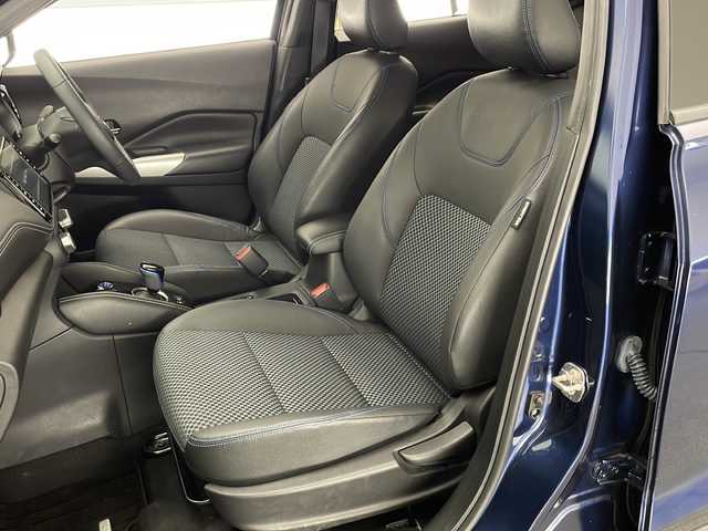 日産 キックス X 宮崎県 2020(令2)年 4.5万km ダークブルー 禁煙車/エマージェンシーブレーキ/純正9型ナビTV/（CD/DVD/Bluetooth/FMAM/フルセグTV)/純正ビルトインETC/純正LEDオートライト/純正LEDフォグ/純正17インチアルミ/純正フロアマット/プロパイロット/アラウンドビューモニター/レーンディパーチャーアラート/オートマチックハイビーム/デジタルインナーミラー/クリアランスソナー/ハーフレザーシート/前席シートヒーター/ステアリングヒーター/電子パーキング/オートホールド/オートエアコン/本革巻ハンドル/スマートキー/プッシュエンジンスタート/スペアキー/新車時保証書/取扱い説明書