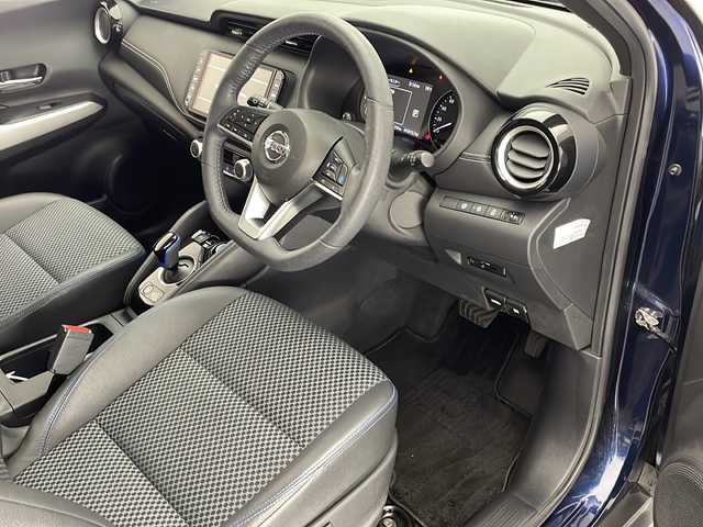 日産 キックス X 宮崎県 2020(令2)年 4.5万km ダークブルー 禁煙車/エマージェンシーブレーキ/純正9型ナビTV/（CD/DVD/Bluetooth/FMAM/フルセグTV)/純正ビルトインETC/純正LEDオートライト/純正LEDフォグ/純正17インチアルミ/純正フロアマット/プロパイロット/アラウンドビューモニター/レーンディパーチャーアラート/オートマチックハイビーム/デジタルインナーミラー/クリアランスソナー/ハーフレザーシート/前席シートヒーター/ステアリングヒーター/電子パーキング/オートホールド/オートエアコン/本革巻ハンドル/スマートキー/プッシュエンジンスタート/スペアキー/新車時保証書/取扱い説明書