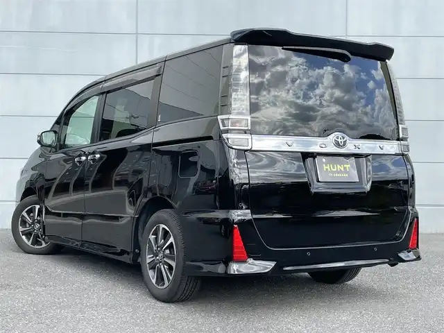 トヨタ ヴォクシー ZS 煌Ⅱ 千葉県 2019(令1)年 4.2万km ブラック ALPINE11インチナビ/・フルセグ/BT/CD/DVD/SD/トヨタセーフティセンス/・プリクラッシュセーフティ/先行車発進告知/クリアランスソナー/バックカメラ/ビルトインETC/両側パワースライドドア/LEDヘッドライト/クルーズコントロール/フォグランプ/ドアバイザー/全席オートウィンドウ/２列目サンシェード