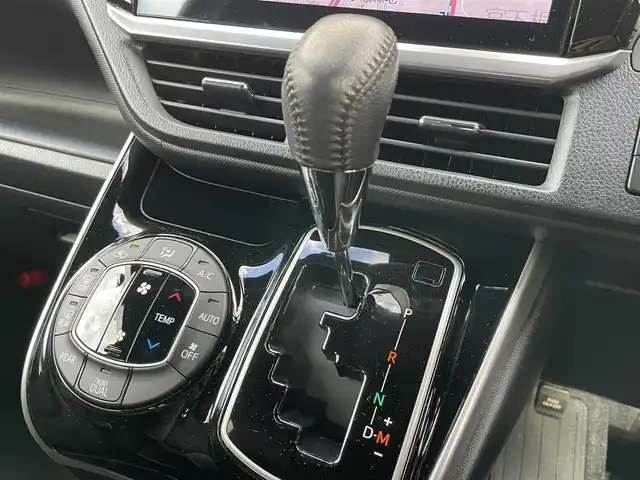 トヨタ ヴォクシー ZS 煌Ⅱ 千葉県 2019(令1)年 4.2万km ブラック ALPINE11インチナビ/・フルセグ/BT/CD/DVD/SD/トヨタセーフティセンス/・プリクラッシュセーフティ/先行車発進告知/クリアランスソナー/バックカメラ/ビルトインETC/両側パワースライドドア/LEDヘッドライト/クルーズコントロール/フォグランプ/ドアバイザー/全席オートウィンドウ/２列目サンシェード