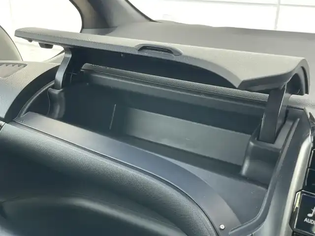 トヨタ ヴォクシー ZS 煌Ⅱ 千葉県 2019(令1)年 4.2万km ブラック ALPINE11インチナビ/・フルセグ/BT/CD/DVD/SD/トヨタセーフティセンス/・プリクラッシュセーフティ/先行車発進告知/クリアランスソナー/バックカメラ/ビルトインETC/両側パワースライドドア/LEDヘッドライト/クルーズコントロール/フォグランプ/ドアバイザー/全席オートウィンドウ/２列目サンシェード