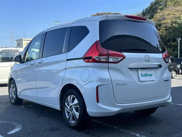 ホンダ フリード ハイブリット G 大阪府 2023(令5)年 1.2万km プラチナホワイトパール 純正9インチナビナビ(BT/フルセグ/USB/DVD)/バックカメラ/衝突被害軽減システム/レーダークルーズコントロール/レーンキープアシスト/盗難防止装置/横滑り防止装置/コーナーセンサー/ワンオーナー/両側パワースライドドア/シートヒーター/ドライブレコーダー/ETC/LEDヘッドライト/オートライト/オートマチックハイビーム/スペアキー