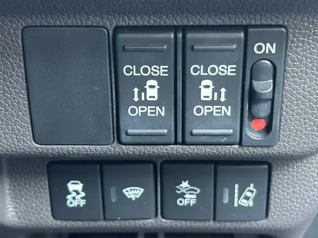 ホンダ フリード ハイブリット G 大阪府 2023(令5)年 1.2万km プラチナホワイトパール 純正9インチナビナビ(BT/フルセグ/USB/DVD)/バックカメラ/衝突被害軽減システム/レーダークルーズコントロール/レーンキープアシスト/盗難防止装置/横滑り防止装置/コーナーセンサー/ワンオーナー/両側パワースライドドア/シートヒーター/ドライブレコーダー/ETC/LEDヘッドライト/オートライト/オートマチックハイビーム/スペアキー