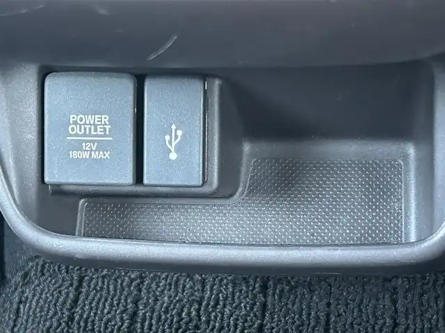 ホンダ フリード ハイブリット G 大阪府 2023(令5)年 1.2万km プラチナホワイトパール 純正9インチナビナビ(BT/フルセグ/USB/DVD)/バックカメラ/衝突被害軽減システム/レーダークルーズコントロール/レーンキープアシスト/盗難防止装置/横滑り防止装置/コーナーセンサー/ワンオーナー/両側パワースライドドア/シートヒーター/ドライブレコーダー/ETC/LEDヘッドライト/オートライト/オートマチックハイビーム/スペアキー