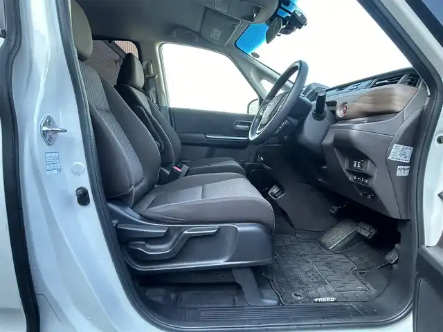 ホンダ フリード ハイブリット G 大阪府 2023(令5)年 1.2万km プラチナホワイトパール 純正9インチナビナビ(BT/フルセグ/USB/DVD)/バックカメラ/衝突被害軽減システム/レーダークルーズコントロール/レーンキープアシスト/盗難防止装置/横滑り防止装置/コーナーセンサー/ワンオーナー/両側パワースライドドア/シートヒーター/ドライブレコーダー/ETC/LEDヘッドライト/オートライト/オートマチックハイビーム/スペアキー