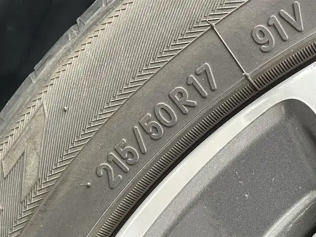 スバル レヴォーグ 1．6GT アイサイト 群馬県 2017(平29)年 6.2万km ダークグレーメタリック 4WD/サンルーフ/アドバンスドセーフティパッケージ/DIATONEサウンドナビ/CD・DVD・SD/Bluetooth・フルセグ/バック/サイドカメラ/ビルトインETC/レザーシート/前席パワーシート/前席シートヒーター/運転席シートメモリー/クルーズコントロール/パドルシフト/横滑り防止装置/レーンキープアシスト/衝突軽減ブレーキ/アイドリングストップ/LEDヘッドライト/純正アルミホイール/純正フロアマット/スマートキー×2