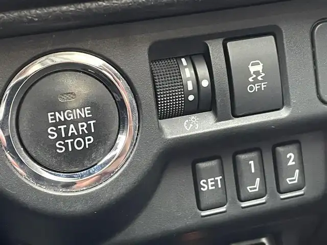 スバル レヴォーグ 1．6GT アイサイト 群馬県 2017(平29)年 6.2万km ダークグレーメタリック 4WD/サンルーフ/アドバンスドセーフティパッケージ/DIATONEサウンドナビ/CD・DVD・SD/Bluetooth・フルセグ/バック/サイドカメラ/ビルトインETC/レザーシート/前席パワーシート/前席シートヒーター/運転席シートメモリー/クルーズコントロール/パドルシフト/横滑り防止装置/レーンキープアシスト/衝突軽減ブレーキ/アイドリングストップ/LEDヘッドライト/純正アルミホイール/純正フロアマット/スマートキー×2