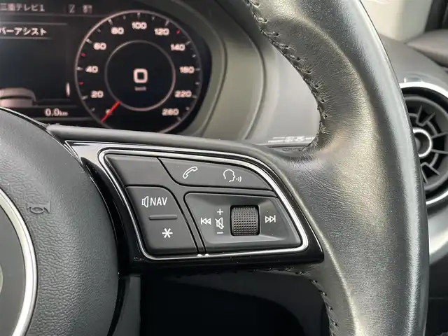 アウディ Ｑ２ 30TFSIスポーツ 三重県 2020(令2)年 2.8万km グレイシアホワイトメタリック ワンオーナー /ACC/純正ナビ/バックカメラ/フルセグTV/シートヒーター/LEDヘッドライト/社外ドライブレコーダー/純正17インチアルミホイール　/電動リアゲート/Bluetooth/ETC/バーチャルコックピット/保証書/スペアキー