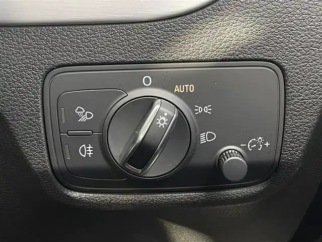 アウディ Ｑ２ 30TFSIスポーツ 三重県 2020(令2)年 2.8万km グレイシアホワイトメタリック ワンオーナー /ACC/純正ナビ/バックカメラ/フルセグTV/シートヒーター/LEDヘッドライト/社外ドライブレコーダー/純正17インチアルミホイール　/電動リアゲート/Bluetooth/ETC/バーチャルコックピット/保証書/スペアキー