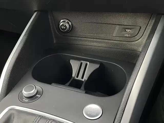 アウディ Ｑ２ 30TFSIスポーツ 三重県 2020(令2)年 2.8万km グレイシアホワイトメタリック ワンオーナー /ACC/純正ナビ/バックカメラ/フルセグTV/シートヒーター/LEDヘッドライト/社外ドライブレコーダー/純正17インチアルミホイール　/電動リアゲート/Bluetooth/ETC/バーチャルコックピット/保証書/スペアキー