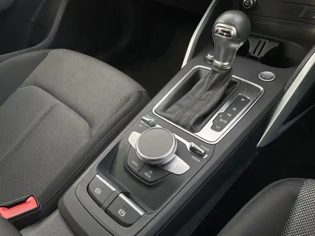 アウディ Ｑ２ 30TFSIスポーツ 三重県 2020(令2)年 2.8万km グレイシアホワイトメタリック ワンオーナー /ACC/純正ナビ/バックカメラ/フルセグTV/シートヒーター/LEDヘッドライト/社外ドライブレコーダー/純正17インチアルミホイール　/電動リアゲート/Bluetooth/ETC/バーチャルコックピット/保証書/スペアキー