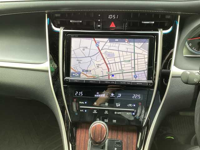 トヨタ ハリアー プレミアム 栃木県 2015(平27)年 11.6万km ホワイトパールクリスタルシャイン グレード　プレミアム/純正９インチナビ/大型サンルーフ（開閉＆チルト）/プッシュスタート/ハーフレザーシート /ビルトインETC/LDA（レーンディパーチャーアラート）/パワーバックドア/オートミラー/モデリスタフルエアロ/純正フロアマット/ウッドコンビハンドル/LEDヘッドライト/LEDフォグランプ/オートライト/純正18inchホイール/バックカメラ/オートエアコン/スペアスマートキー/保証書