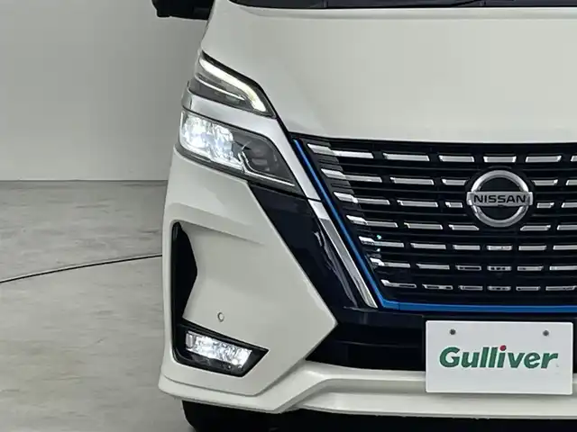 日産 セレナ e－パワー ハイウェイスター V 福岡県 2019(令1)年 6.4万km ブリリアントホワイトパール 2トーン 後席モニター　/純正ナビ　/全方位カメラ　/ＥＴＣ　/ナビ連動ドラレコ　/ＡＣＣ　/コーナーセンサー　/エマージェンシーブレーキ　/レーンキープ　/ＢＳＭ　/パーキングアシスト　/両側電動スライドドア　/シートヒーター