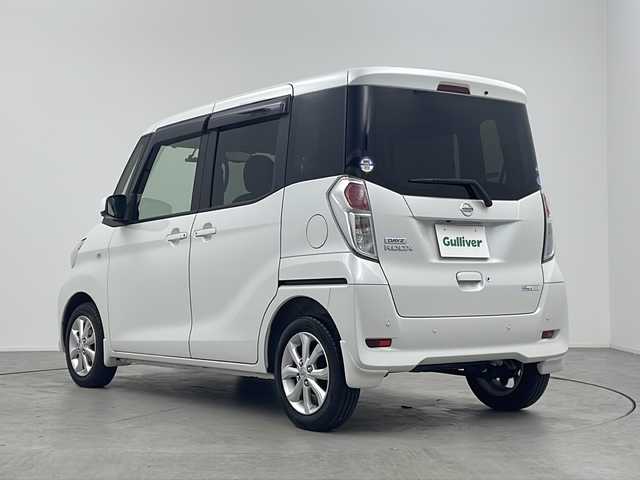 日産 デイズ ルークス X Vセレクション 三重県 2020(令2)年 0.2万km ホワイトパール 禁煙車/ワンオーナー/両側パワースライドドア/純正7インチナビ/　フルセグTV/Bluetooth/前部ドラレコ/衝突軽減ブレーキシステム/前後コーナーセンサー/プッシュスタート/バックカメラ/全方位カメラ/アイドリングストップ/スマートキー/純正アルミホイール/後席ドアサンシェード