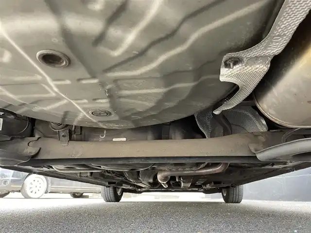 日産 ノート e－パワー メダリスト 佐賀県 2017(平29)年 5.6万km ダークメタルグレー 日産オリジナルナビゲーション/・アラウンドビューモニター/・CD/DVD/フルセグTV/BT/エマージェンシーブレーキ/車線逸脱警報/デジタルインナーミラー/フロント&バックソナー/LEDヘッドライト/オートライト/フォグランプ/純正15インチアルミ/プッシュスタート/ETC/ステアリングスイッチ/電動格納ミラー/ドアバイザー/フロアマット/ISOFIX/スペアキー×１/取扱説明書/保証書