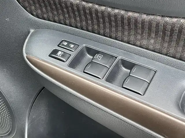 日産 ノート e－パワー メダリスト 佐賀県 2017(平29)年 5.6万km ダークメタルグレー 日産オリジナルナビゲーション/・アラウンドビューモニター/・CD/DVD/フルセグTV/BT/エマージェンシーブレーキ/車線逸脱警報/デジタルインナーミラー/フロント&バックソナー/LEDヘッドライト/オートライト/フォグランプ/純正15インチアルミ/プッシュスタート/ETC/ステアリングスイッチ/電動格納ミラー/ドアバイザー/フロアマット/ISOFIX/スペアキー×１/取扱説明書/保証書