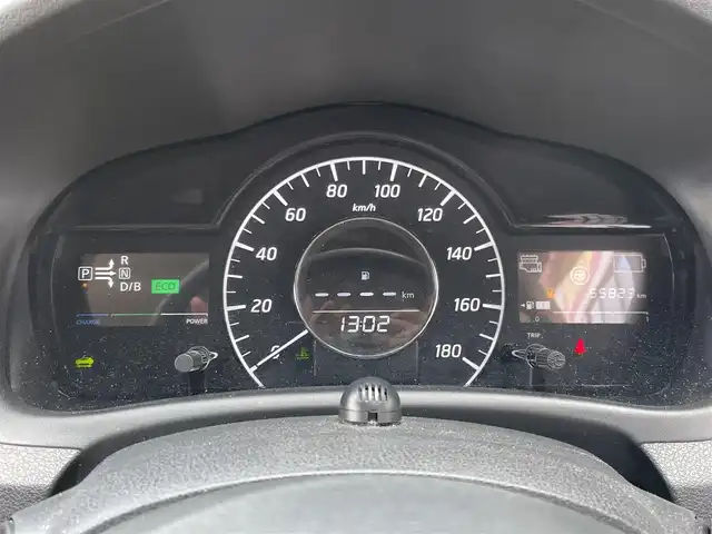 日産 ノート e－パワー メダリスト 佐賀県 2017(平29)年 5.6万km ダークメタルグレー 日産オリジナルナビゲーション/・アラウンドビューモニター/・CD/DVD/フルセグTV/BT/エマージェンシーブレーキ/車線逸脱警報/デジタルインナーミラー/フロント&バックソナー/LEDヘッドライト/オートライト/フォグランプ/純正15インチアルミ/プッシュスタート/ETC/ステアリングスイッチ/電動格納ミラー/ドアバイザー/フロアマット/ISOFIX/スペアキー×１/取扱説明書/保証書