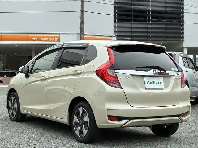 ホンダ フィット ハイブリット Fコンフォートエディション 熊本県 2018(平30)年 13.6万km プレミアムアイボリーP 純正メモリナビ(VXM-184VFi)/【フルセグTV/SD/CD/DVD/Bluetooth/USB】/バックカメラ/衝突被害軽減システム/レーダークルーズコントロール/レーンキープアシスト/前席シートヒーター/ビルトインETC/横滑り防止装置/盗難防止装置/純正フロアマット/ベンチシート/プッシュスタート/スマートキー/取扱説明書/保証書