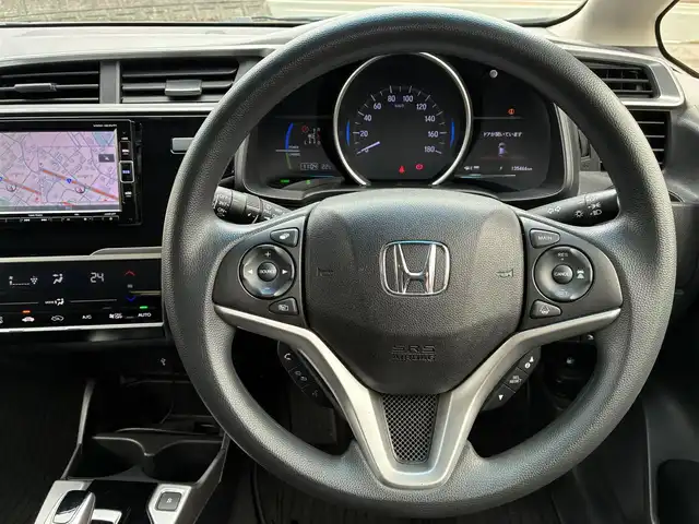 ホンダ フィット ハイブリット Fコンフォートエディション 熊本県 2018(平30)年 13.6万km プレミアムアイボリーP 純正メモリナビ(VXM-184VFi)/【フルセグTV/SD/CD/DVD/Bluetooth/USB】/バックカメラ/衝突被害軽減システム/レーダークルーズコントロール/レーンキープアシスト/前席シートヒーター/ビルトインETC/横滑り防止装置/盗難防止装置/純正フロアマット/ベンチシート/プッシュスタート/スマートキー/取扱説明書/保証書