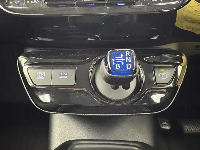 トヨタ プリウス S ツーリングセレクション 愛知県 2022(令4)年 3.8万km プラチナホワイトパールマイカ 8インチディスプレイオーディオ　/（Bluetooth）/レーダークルーズコントロール　/バックカメラ　/衝突軽減システム　/コーナーセンサー　/レーンキープ　/合皮シート　/前席シートヒーター　/ETC　/純正AW