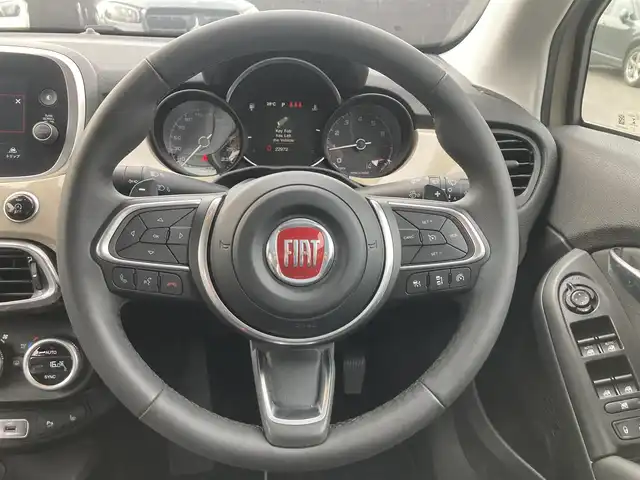 フィアット ５００Ｘ クロス 熊本県 2020(令2)年 2.3万km ベージュ ・スマートキー/・プッシュスタート/・全面衝突警報/・レーンキープエイド/・前後パーキングセンサー/・ブラインドスポットモニター/・アクティブブレーキ/・クルーズコントロール(追従式)/・黒革シート/・前席パワーシート/・前席シートヒーター /・純正ディスプレイオーディオ/　【Bluetooth・USB】/・バックカメラ/・ETC/・ルーフキャリア(THULE製)/・LEDヘッドランプ/・LEDフォグランプ/・純正マット/・保証書/取説