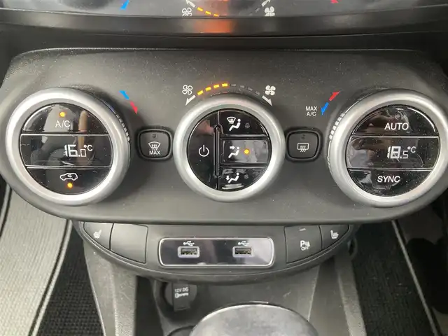 フィアット ５００Ｘ クロス 熊本県 2020(令2)年 2.3万km ベージュ ・スマートキー/・プッシュスタート/・全面衝突警報/・レーンキープエイド/・前後パーキングセンサー/・ブラインドスポットモニター/・アクティブブレーキ/・クルーズコントロール(追従式)/・黒革シート/・前席パワーシート/・前席シートヒーター /・純正ディスプレイオーディオ/　【Bluetooth・USB】/・バックカメラ/・ETC/・ルーフキャリア(THULE製)/・LEDヘッドランプ/・LEDフォグランプ/・純正マット/・保証書/取説