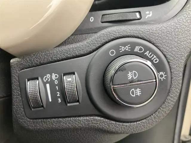 フィアット ５００Ｘ クロス 熊本県 2020(令2)年 2.3万km ベージュ ・スマートキー/・プッシュスタート/・全面衝突警報/・レーンキープエイド/・前後パーキングセンサー/・ブラインドスポットモニター/・アクティブブレーキ/・クルーズコントロール(追従式)/・黒革シート/・前席パワーシート/・前席シートヒーター /・純正ディスプレイオーディオ/　【Bluetooth・USB】/・バックカメラ/・ETC/・ルーフキャリア(THULE製)/・LEDヘッドランプ/・LEDフォグランプ/・純正マット/・保証書/取説