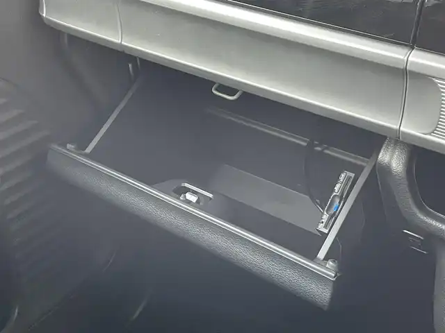 スズキ スペーシア カスタム HYBRID XS 佐賀県 2018(平30)年 5.6万km ミディアムグレーメタリック 社外SDナビ/・ワンセグTV/CD/DVD/Bluetooth/両側パワースライドドア/シートヒーター/ドライブレコーダー/プッシュスタート/スマートキー/ETC/純正15インチアルミ/純正LEDヘッドライト/純正フロアマット/横滑り防止装置/盗難防止装置