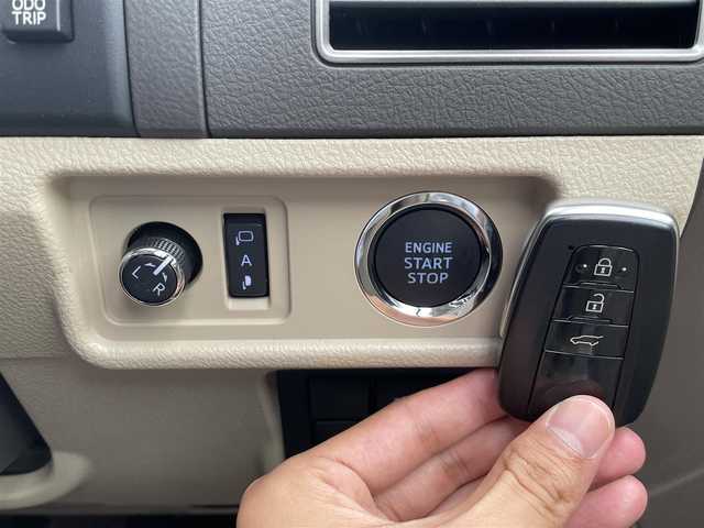 トヨタ ランドクルーザー プラド TX Lパッケージ 福岡県 2022(令4)年 1万km ホワイトパールクリスタルシャイン 禁煙車/ワンオーナー/純正ナビ/トヨタセーフティセンス/クルーズコントロール/横滑り防止/盗難防止/レーンキープアシスト/コーナーセンサー/全方位カメラ/エアバッグ/カーテンエアバッグ/前後ドライブレコーダー/純正アルミホイール/エアロパーツ/プッシュスタート/スマートキー/オートライト/LEDヘッドライト/パワーシート/サンルーフ/電動格納サードシート/４WD/シートクーラー/シートヒーター/ルーフレール/USB