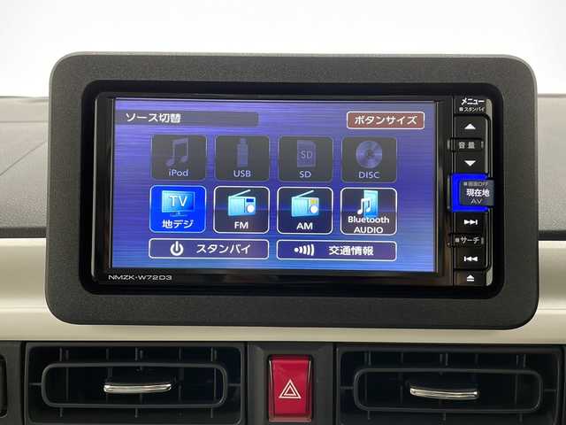 ダイハツ ムーヴ キャンバス ストライプス G 長野県 2023(令5)年 0.8万km シャイニングホワイトパール/サンドベージュメタリック 4WD/純正メモリナビ&フルセグTV&CD&DVD&USB&BT/車線逸脱警報/衝突軽減ブレーキ/後方コーナーセンサー/アイドリングストップ/両側パワースライドドア/前席シートヒーター/ステアリングスイッチ/ベンチシート/バックカメラ/ETC/LEDヘッドライト/オートライト/フロントフォグランプ/電動格納ミラー/電動ホールド/オートホールド/純正ホイールキャップ装着/純正フロアマット/プッシュスタート/スマートキー