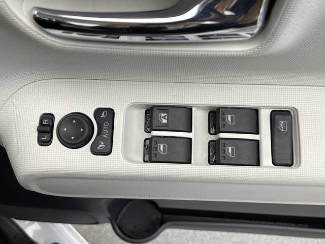 ダイハツ ムーヴ キャンバス ストライプス G 長野県 2023(令5)年 0.8万km シャイニングホワイトパール/サンドベージュメタリック 4WD/純正メモリナビ&フルセグTV&CD&DVD&USB&BT/車線逸脱警報/衝突軽減ブレーキ/後方コーナーセンサー/アイドリングストップ/両側パワースライドドア/前席シートヒーター/ステアリングスイッチ/ベンチシート/バックカメラ/ETC/LEDヘッドライト/オートライト/フロントフォグランプ/電動格納ミラー/電動ホールド/オートホールド/純正ホイールキャップ装着/純正フロアマット/プッシュスタート/スマートキー
